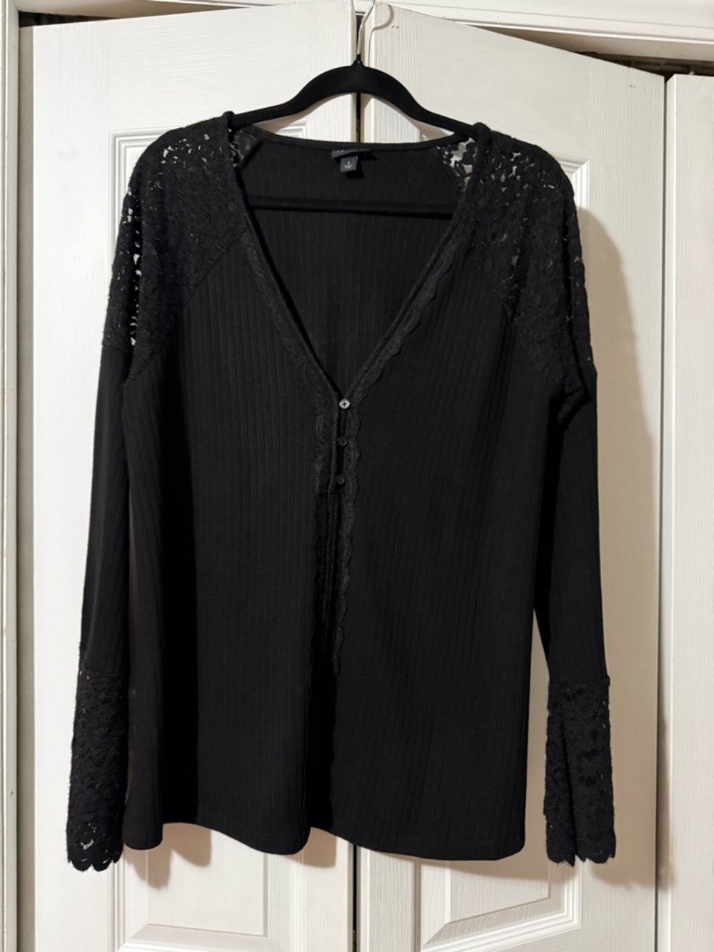 Torrid Black Lace Accent V-Neck Long Sleeve Top -1X Torrid Size 1